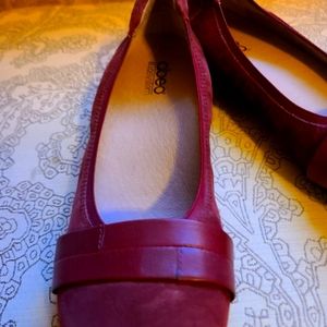 Women Abeo flats! Size 8